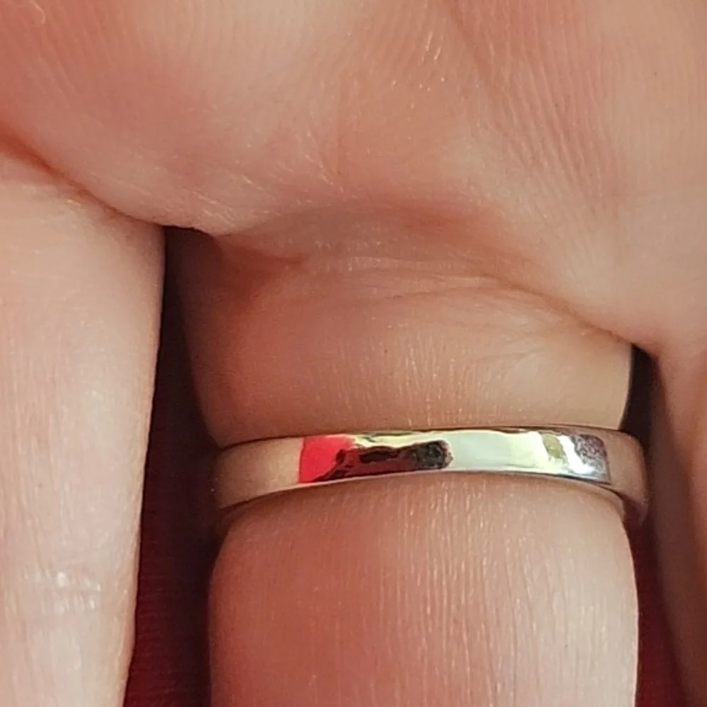 Elegant Pink Gemstone Ring - Picture 3 of 3